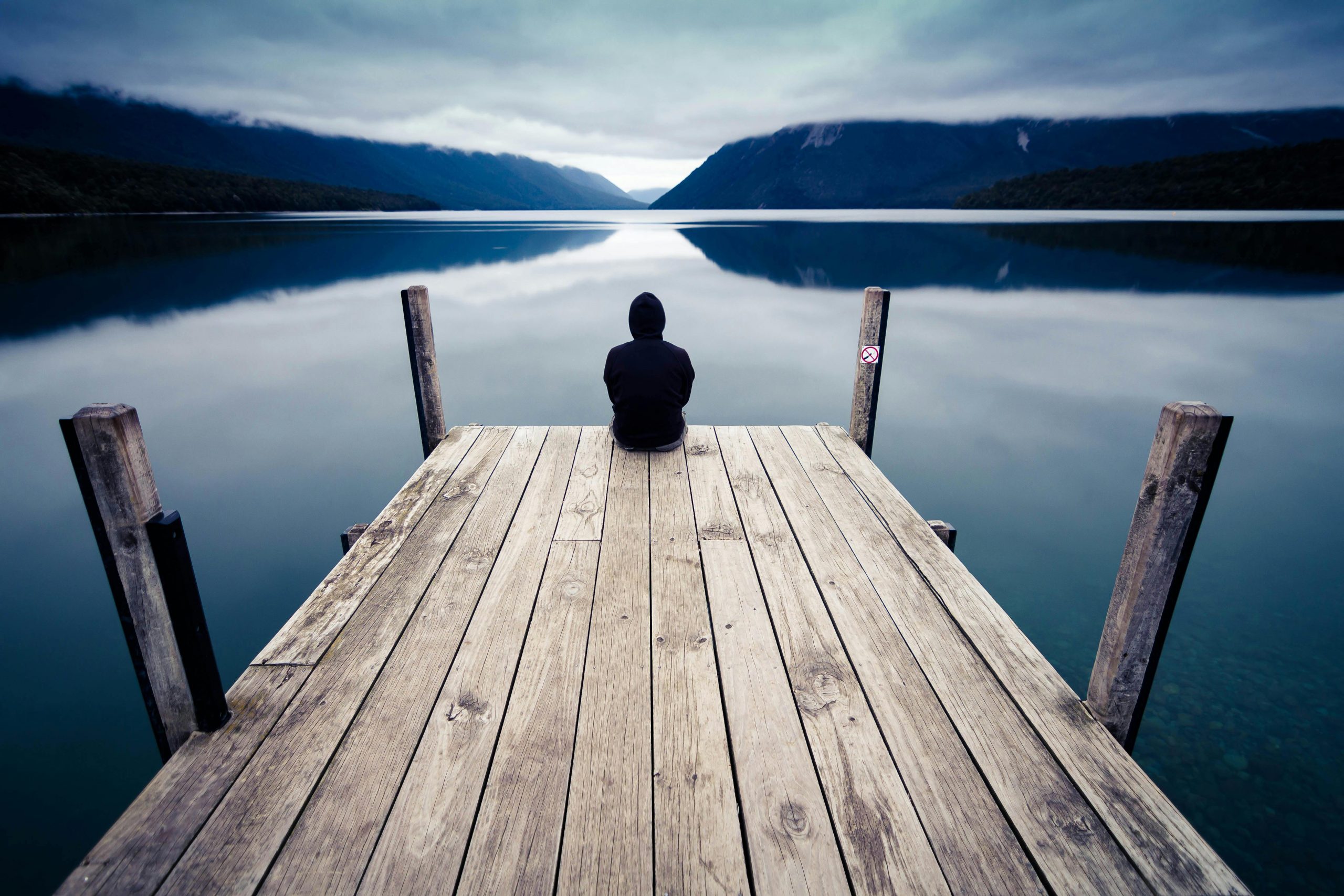 Por qué cada vez más personas sienten soledad (aunque no estén solas) | Sonia Sola Gil: Psicología Online