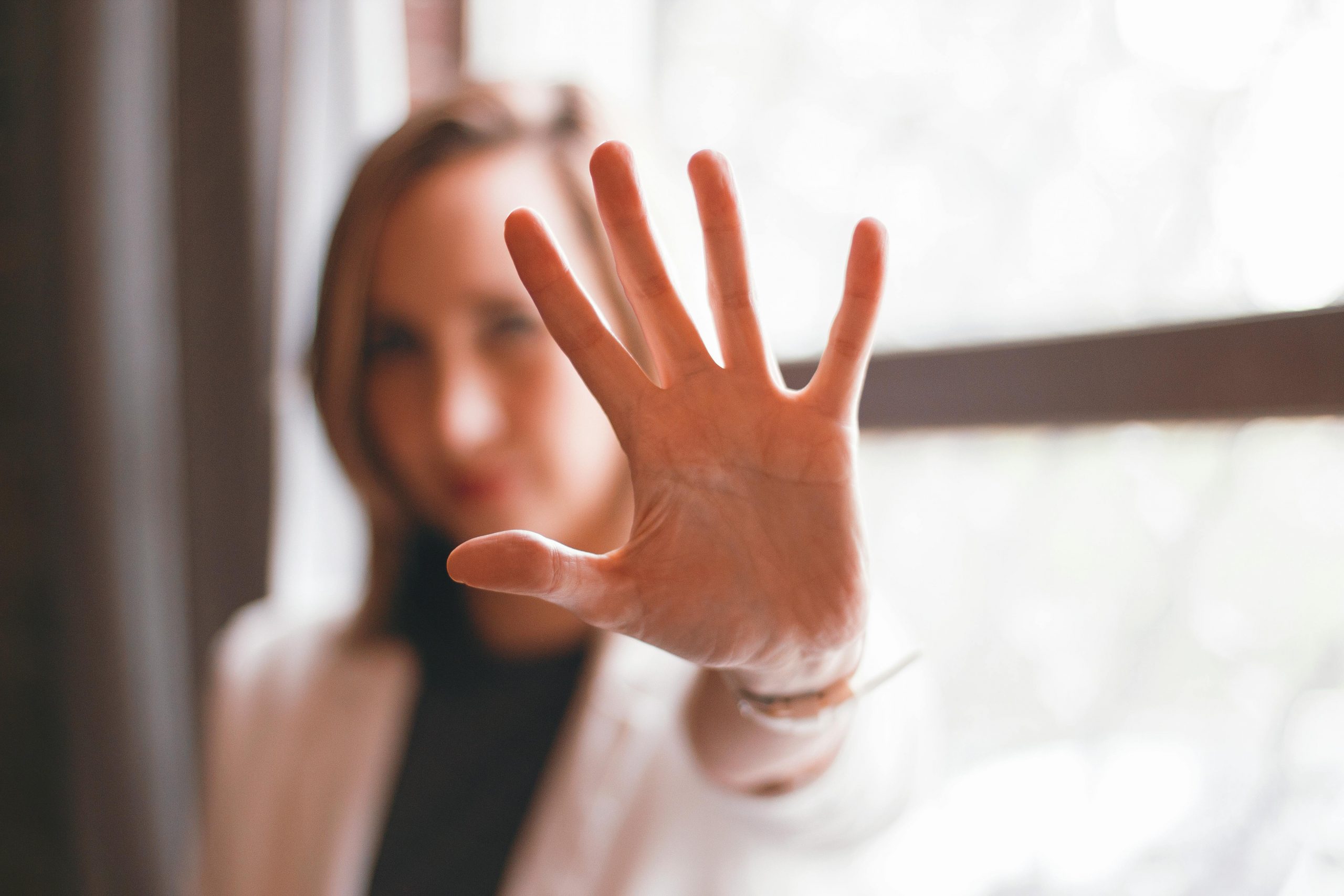Por qué cuesta tanto poner límites sin sentirse culpable | Sonia Sola Gil: Psicología Online